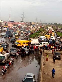 Declare emergency on Lagos-Badagry Express