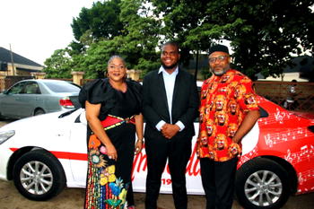 Kenneth Ekhuemelo receives Hymnodia car prize in church amid jubilation