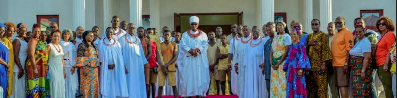 Oba of Benin, Oba Ewuare II, flanked by some of his chiefs and African-American tourists, during the visit of the tourists to the Palace, in Benin City, Edo State capital.