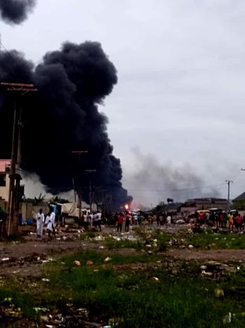 VIDEOS: Aftermath pipeline explosion at Ijegun, scores dead, vehicles burnt