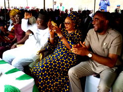 Emotions as Oruku, Umuode people pay Ugwuanyi thank-you visit