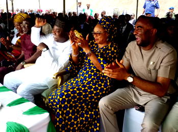 Emotions as Oruku, Umuode people pay Ugwuanyi thank-you visit