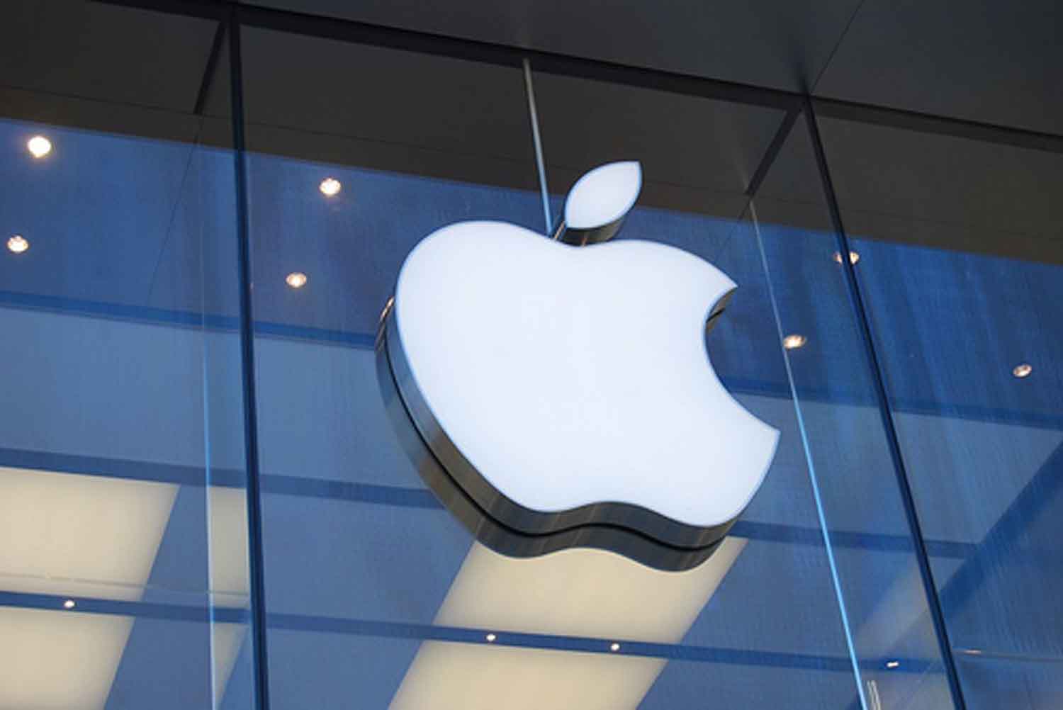 Apple displaces Microsoft, reclaims title of world's most valuable ...