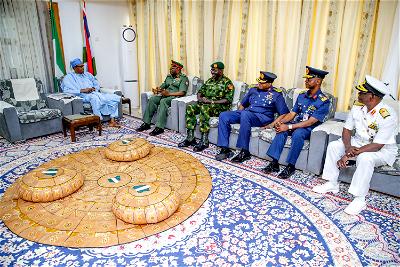 President Buhari receives Service Chiefs in Salah