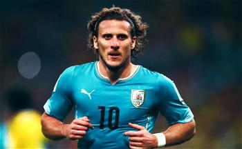 Diego Forlan announces retirement from football