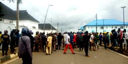 Video, photos as EFCC invades Ambode’s residence