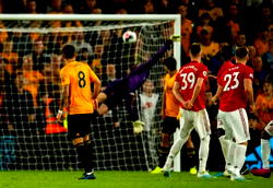 Pogba misses from spot as Wolves hold Manchester United