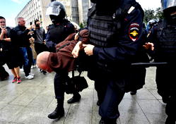 Russia: Police detain dozens of opposition protest