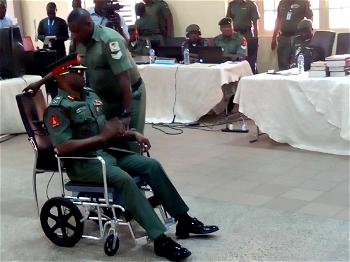 Trend: Prominent Nigerians on crutches, wheelchair, stretcher during trial (Photos)