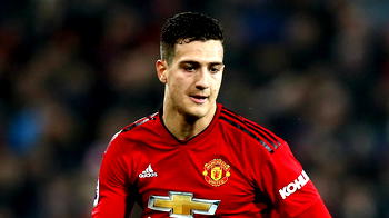 Man United’s Dalot visits ‘Miracle Doctor’ in China