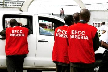EFCC Parades lady over ownership of fake bank in Sokoto