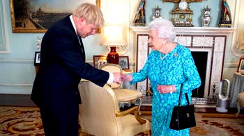 British Prime Minister apologises to Queen after House of Commons suspension