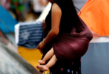 Migrant mothers, children sue US over asylum ban