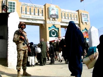 Pakistan closes border with Afghanistan after Taliban poll warning