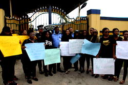 Rivers female youths protest the killing of women in hotels
