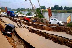 Death toll in Pakistan quake rises to 32 as rain hampers rescue