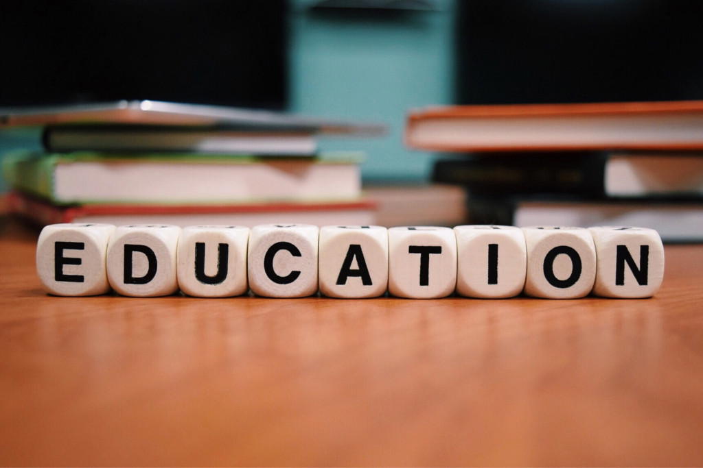FG enrolls 924,590 out of schools children in Nigeria