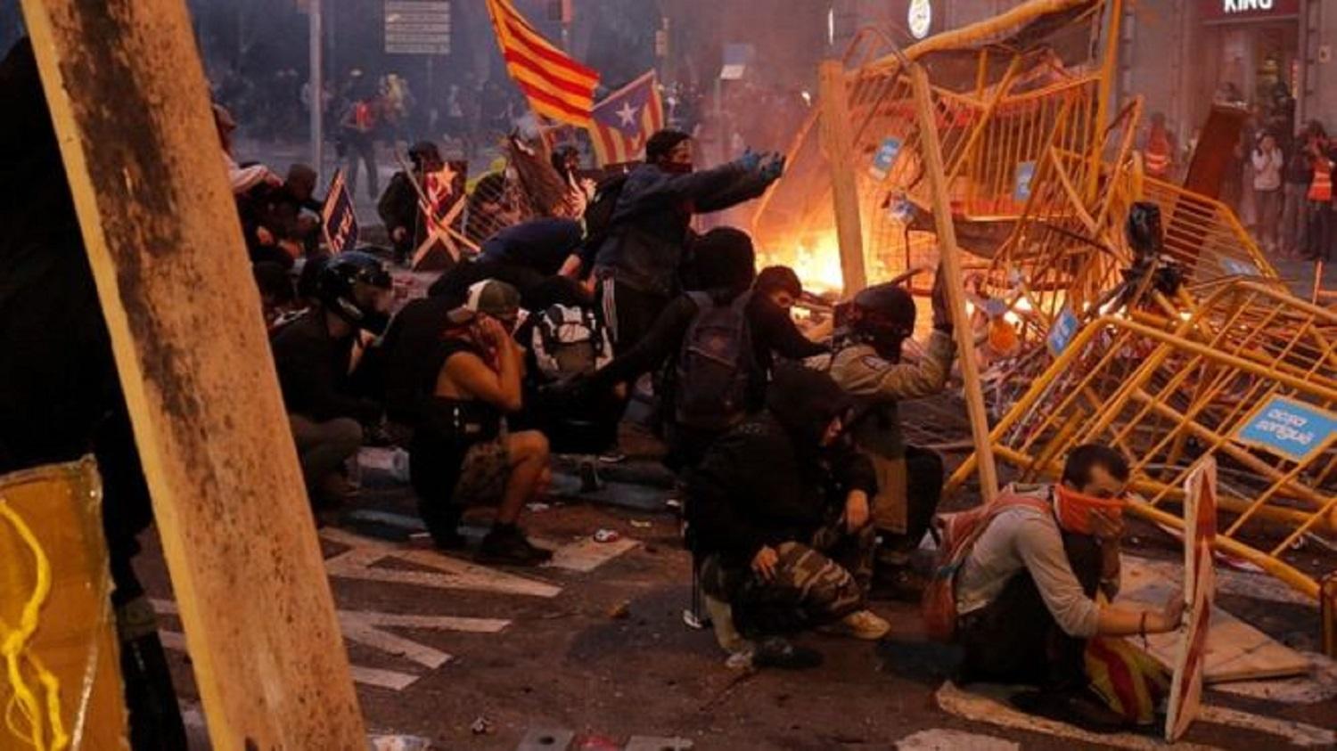Violent clashes rock Barcelona on fifth day of separatist protests