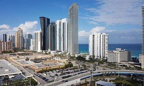 Make St Tropez Sunny Isles your new home in paradise