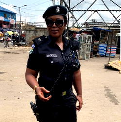 Policewoman saved robbery victim from death