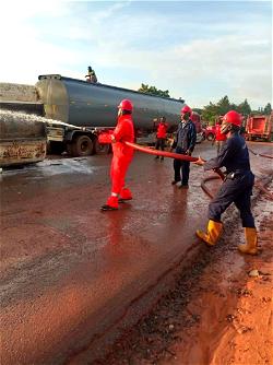 BREAKING: Fully laden tanker falls at Enugu-Onitsha expressway