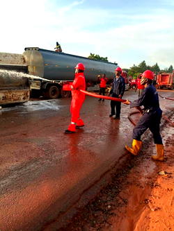 BREAKING: Fully laden tanker falls at Enugu-Onitsha expressway