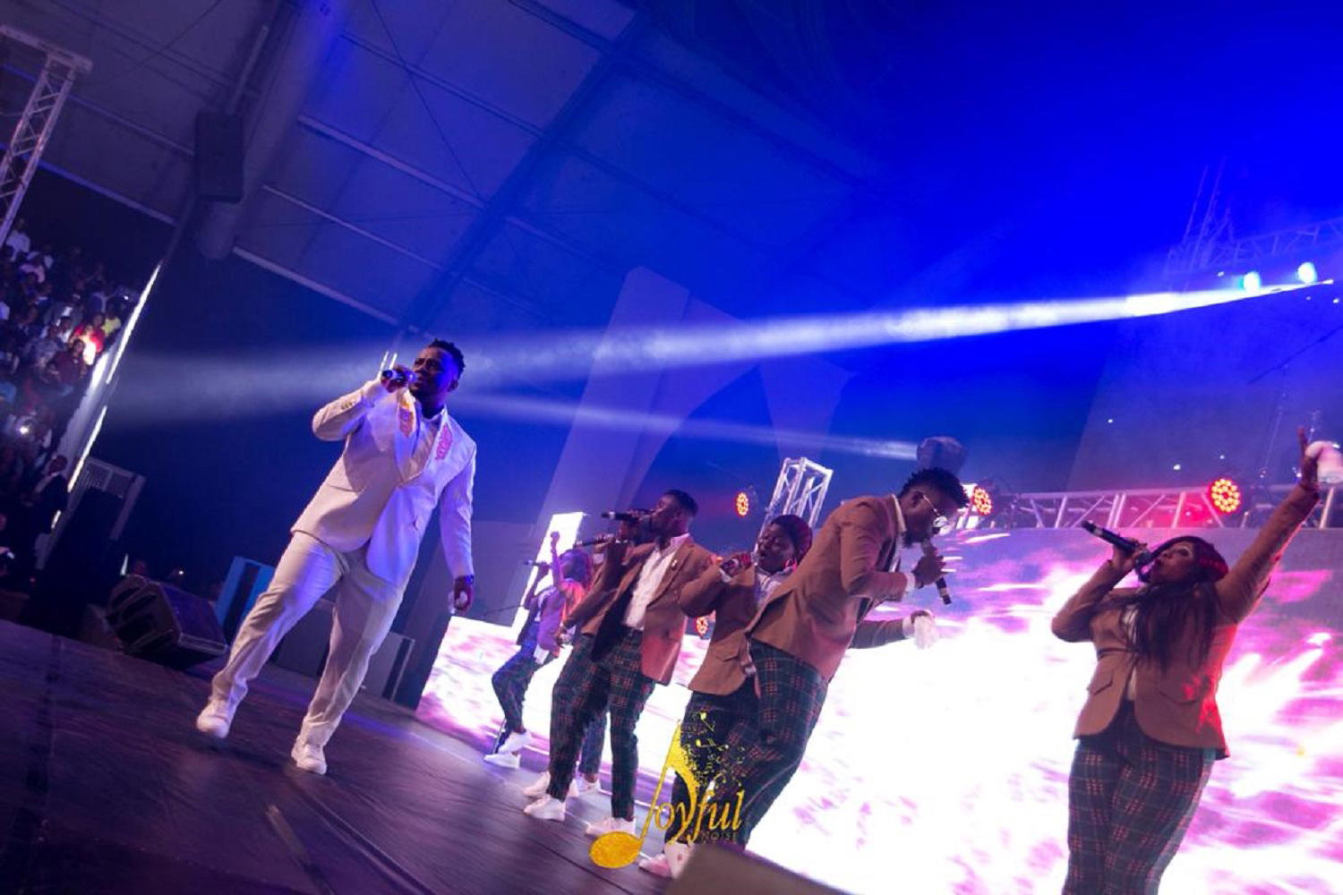 Eben leads over 6,000 voices at Joyful Noise Concert