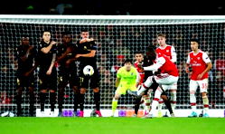 Unai Emery praises Pepe’s ‘perfect’ free-kick double in Arsenal win