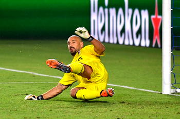 Pepe Reina saves late penalty as struggling AC Milan beat Genoa