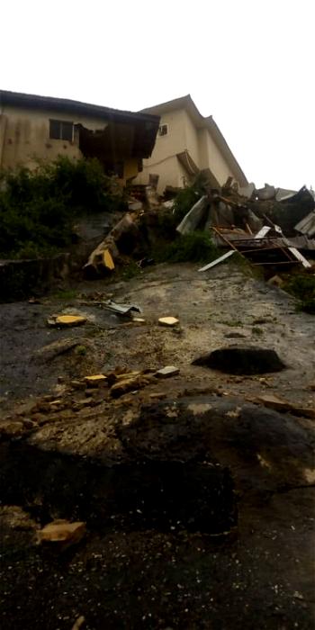 Collapsed building kills mother, 3 children in Magodo, Lagos