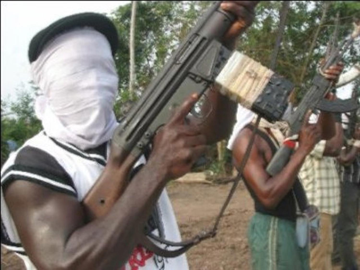 Gunfire as thugs prevent newly sworn-in Rivers LG chairmen from accessing offices