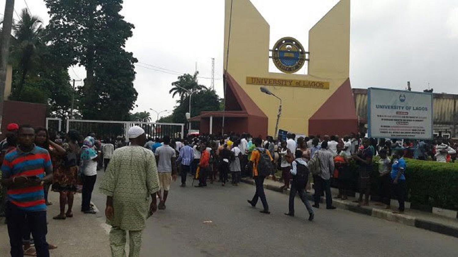 Hike in fees: UNILAG students suspend protest after CP Owohunwa's  intervention - Vanguard News