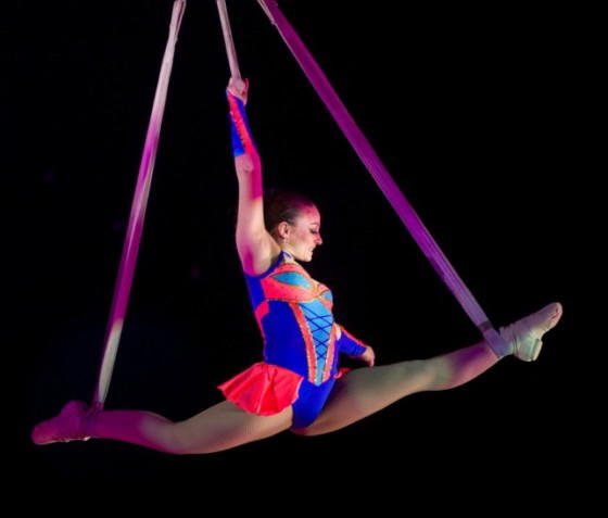 Acrobat falls 30ft to floor while performing in London - Vanguard News