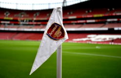Arsenal executives take pay cut as player talks continue