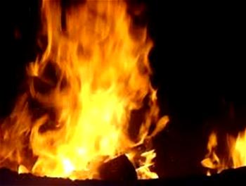 Jungle justice: Angry Mob ignore law, set man ablaze for killing wife in Abia