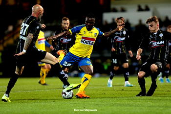 Emenike: Former Fenerbahce star released by Westerlo after two months