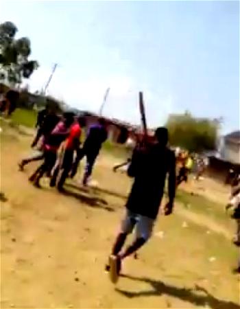 VIDEO: Kogi youths resist ballot snatching by ‘fake police’ amidst heavy gunfire
