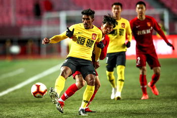 Chinese Super League: Title race poised for last-day drama as Paulinho hits brace