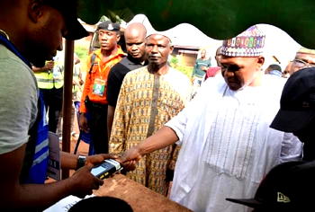 #KogiDecides2019: Musa Wada of PDP cast vote (PHOTOS)