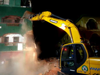 Building collapse: LASG pulls down two distressed buildings in Island, saves over 100 lives