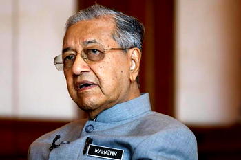 Malaysia: Mahatir Mohamed suggests he could stay in office beyond 2020