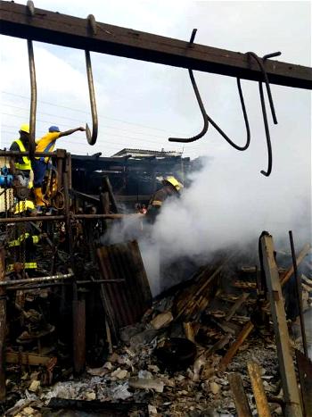 Fire guts Owode-Onirin vehicle spare parts, iron market