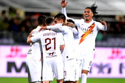 Roma beat Fiorentina to solidify Champions League push