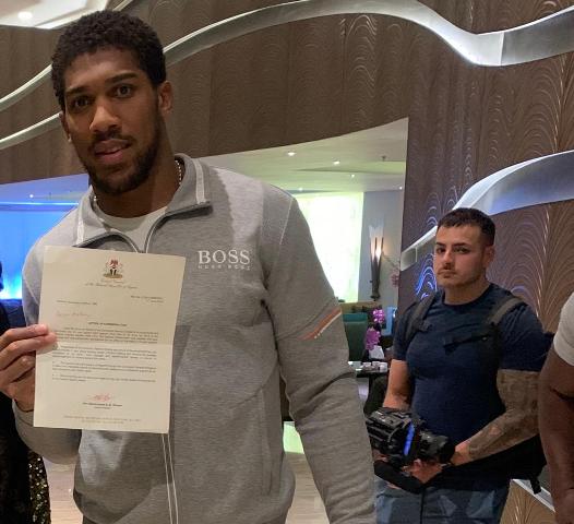 Anthony Joshua sends autographed brochure to Nigerian Envoy for inspiring him