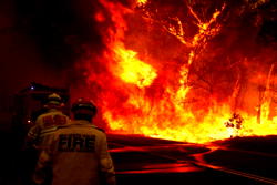 Don’t be put off by fires, Australia tells tourists