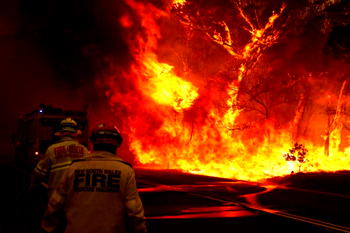 Don’t be put off by fires, Australia tells tourists