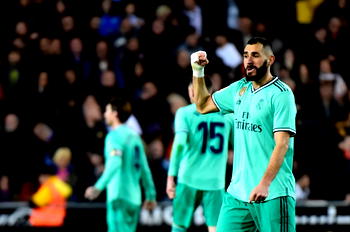 Benzema salvages draw at Valencia with Clasico looming