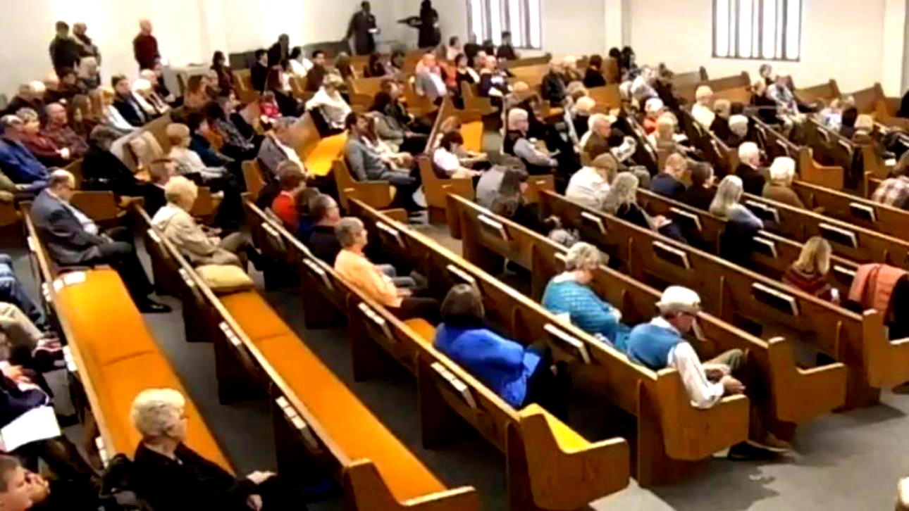 Churchgoers kill gunman who shot two during Texas service