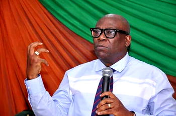 Akinola disagrees with Falana over blames on Osinbajo, lawyers in Buhari’s cabinet on DSS misconduct