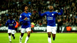 Leicester bounce back to beat West Ham, Spurs stumble at Norwich